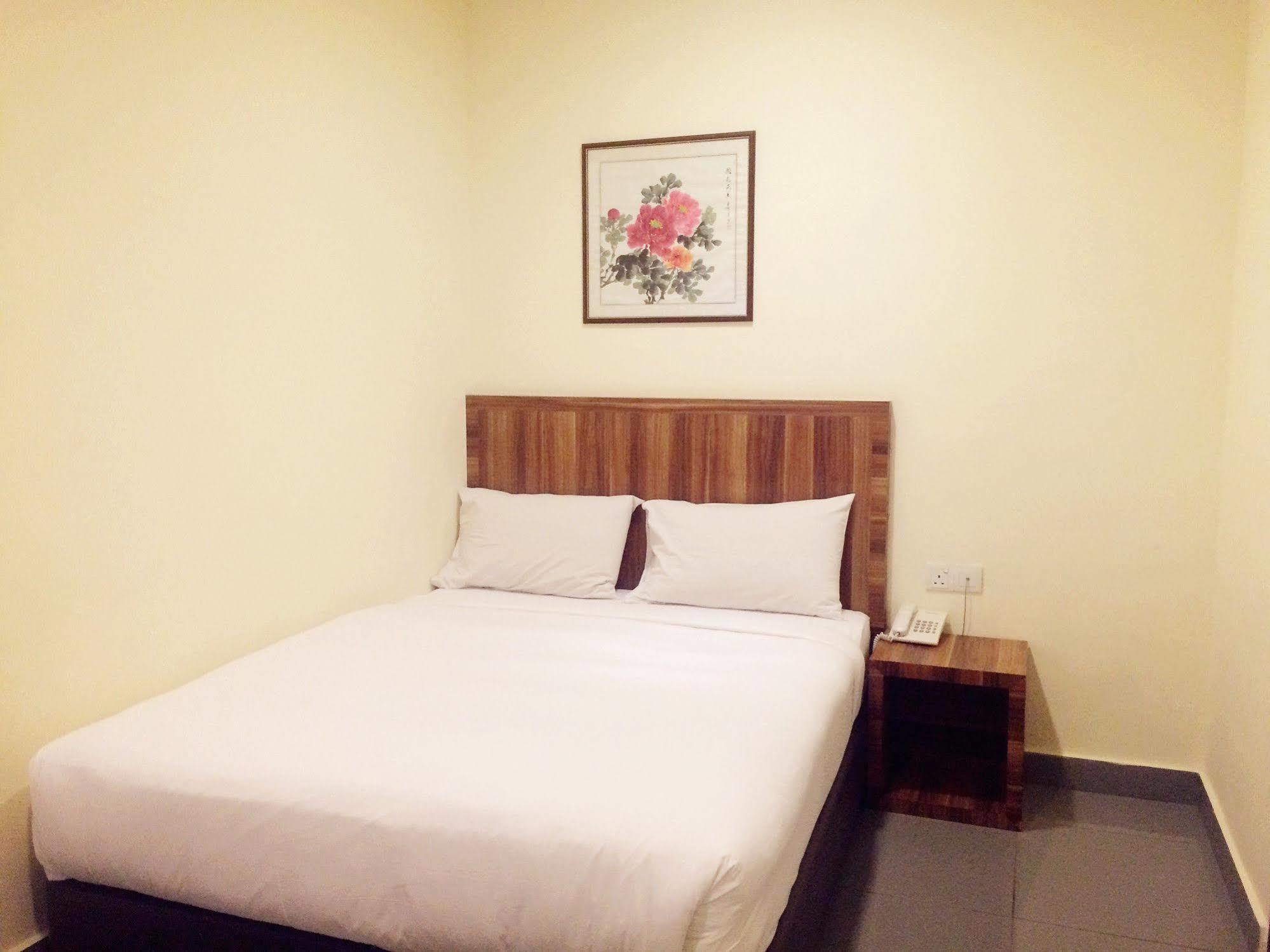 Super Oyo 596 The Vintage Hotel Johor Bahru Exterior foto
