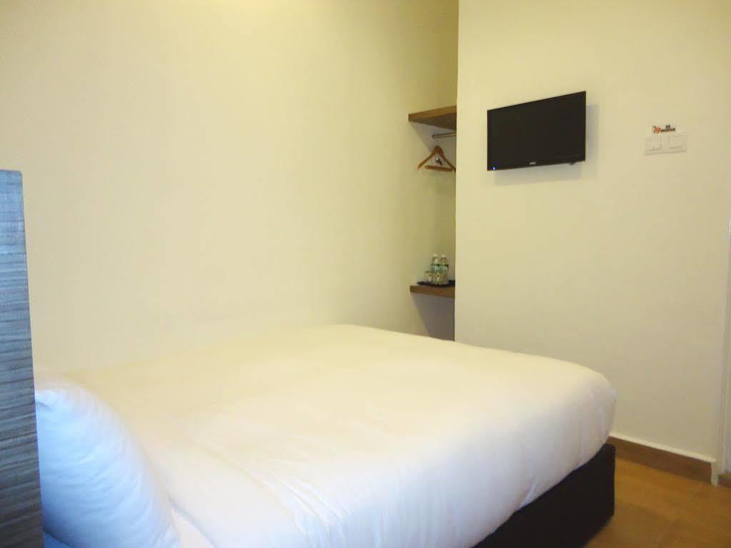 Super Oyo 596 The Vintage Hotel Johor Bahru Exterior foto
